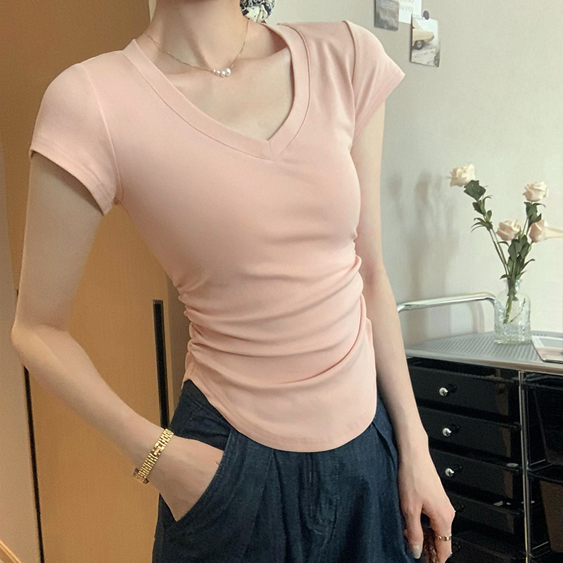 Real-life photo of age-reducing hot girls slim V-neck front shoulder short-sleeved T-shirt for women 2025 summer new waist-hugging top
