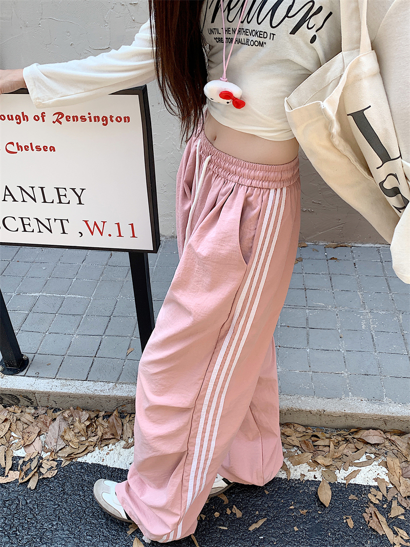 Real shot of the new early spring pleated high waist casual three-bar sports tie-fitting wide-leg pants two-wear for women