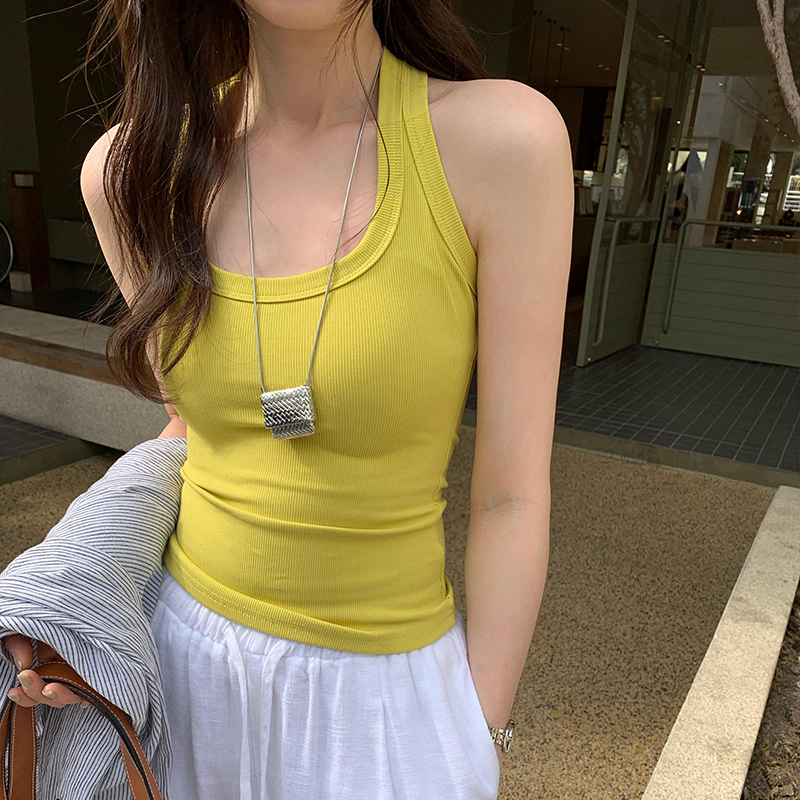 Real photos of niche outside wearing sleeveless I-shaped vest for women in spring and summer 2025 new style inner top with hot girl top