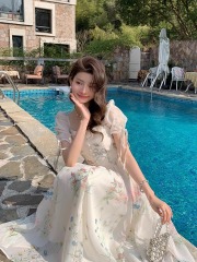 鄧六六法式碎花連衣裙女夏季方領氣質名媛小清新甜美顯瘦茶歇長裙