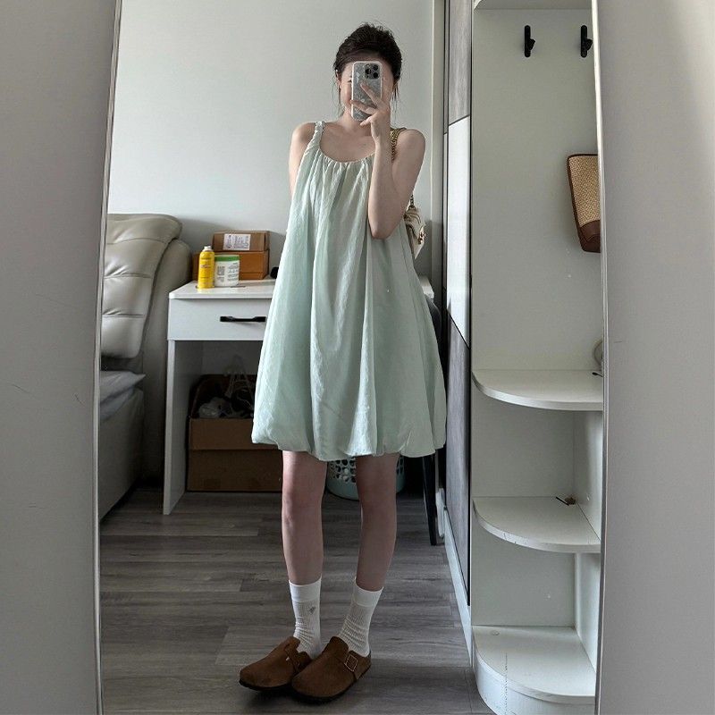 小個子氣質U領吊帶連衣裙女夏季新款法式時尚花苞裙甜辣妹短裙子