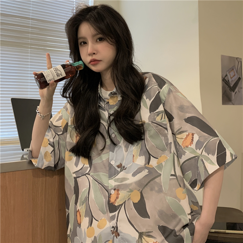 Real shot of 100% polyester Hong Kong style retro loose floral shirt summer short-sleeved top