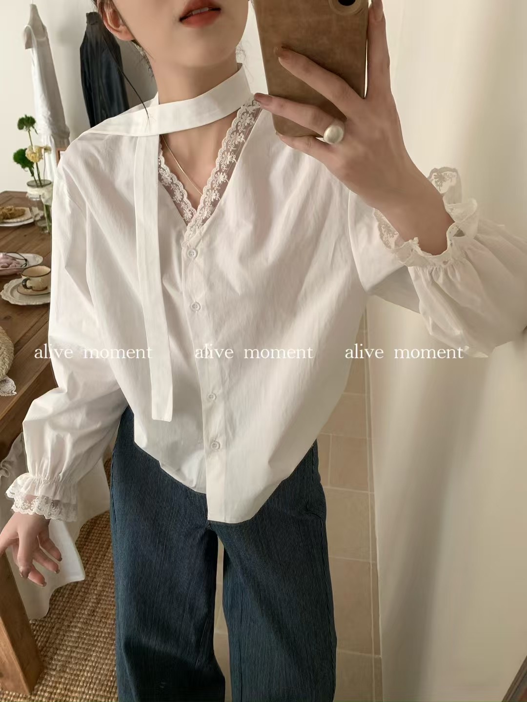 法式飄帶襯衫女新款韓系時尚拼接蕾絲v領襯衣炸街獨特漂亮小衫ins