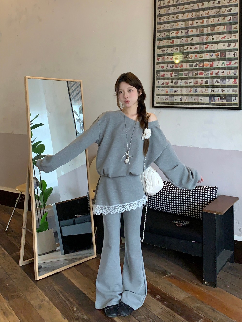 Real-life sweatshirt top + flared trousers for two women's 2025 new product with long-sleeved lace spliced ​​sportswear