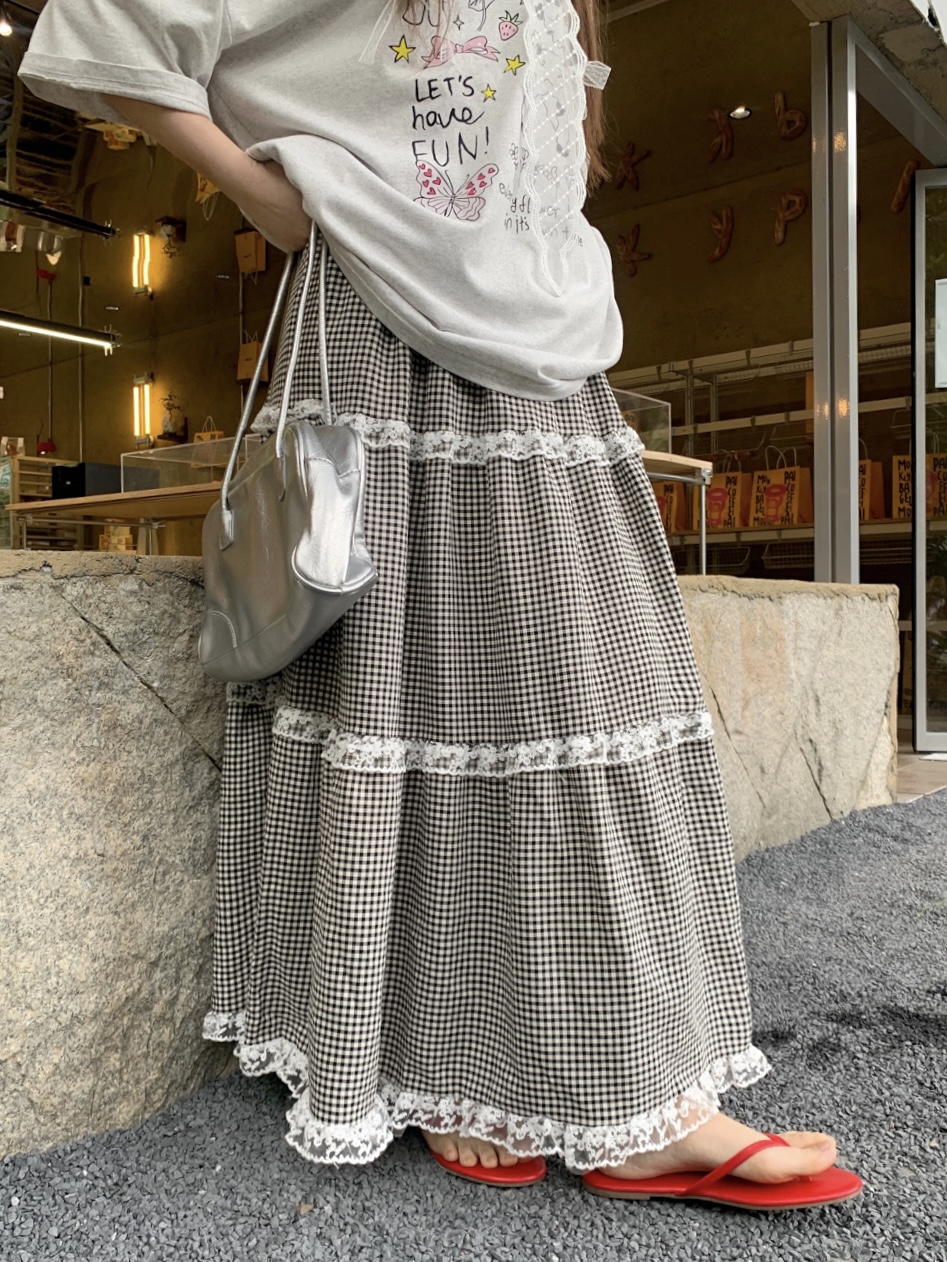 Real shot Korean loose cartoon printed lazy style T-shirt + high-waisted spliced ​​lace heavy-duty skirt