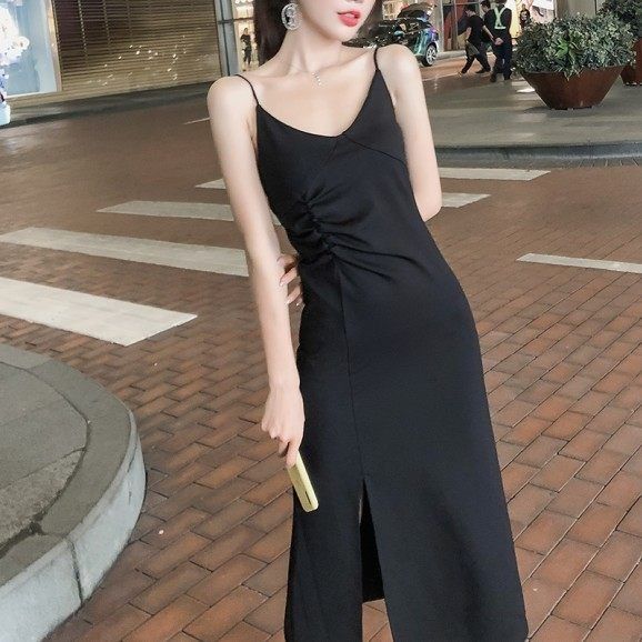 Sexy V-neck suspender dress for women, long 2025 autumn and winter new style, slim temperament, base skirt, small black skirt, inner wear