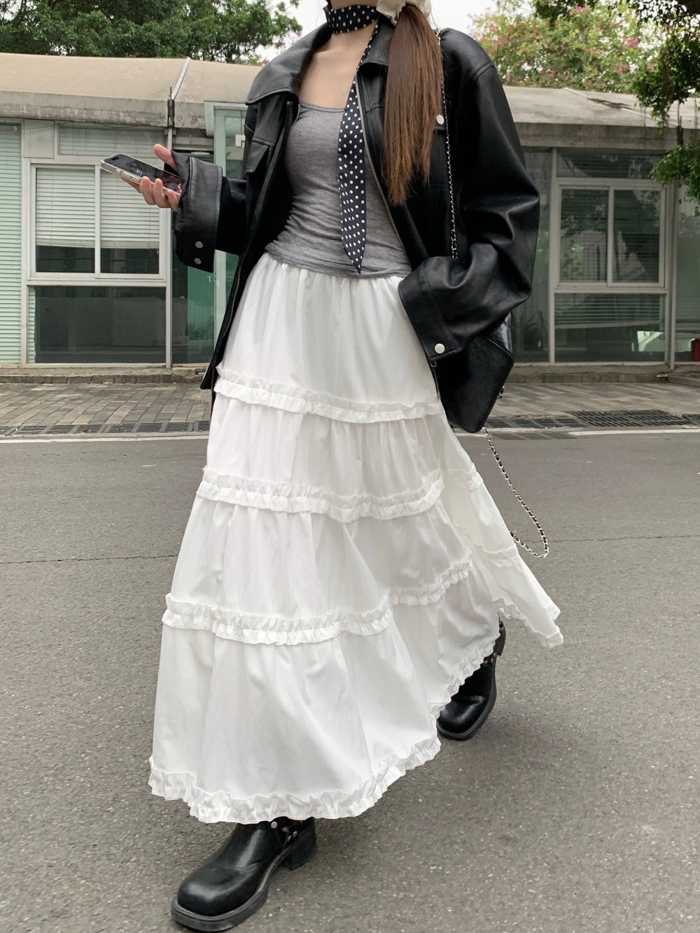 Real shot of textured white cake skirt 2025 spring new product niche heavy industry design skirt INS