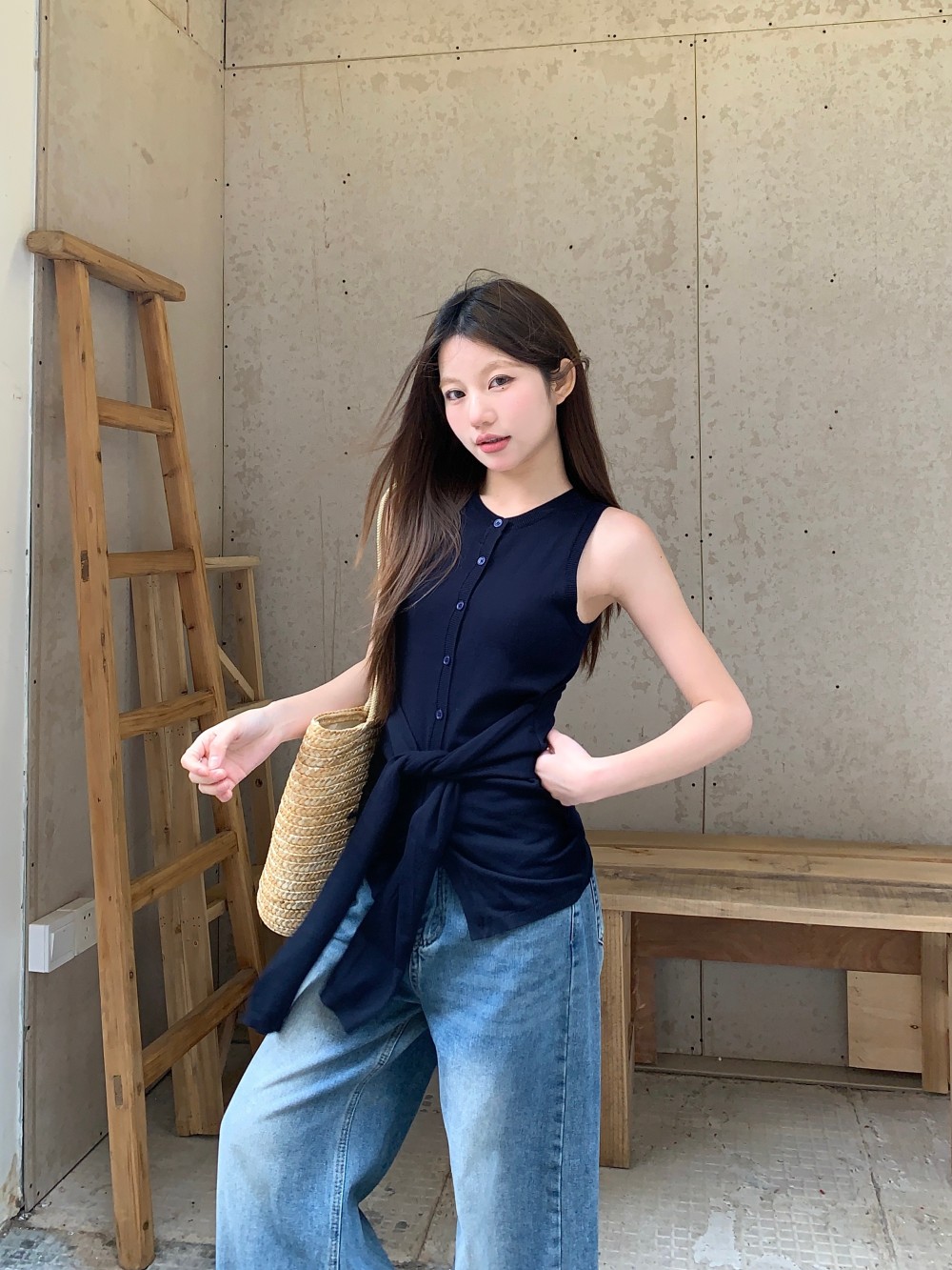 Real photo American off-shoulder sleeveless round neck suspender vest for women in spring and summer hot girls slim design strap top