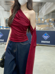 Real-life photo of one-shoulder hot girl streamer short-sleeved T-shirt pleated slim and slim design and slim and backless top