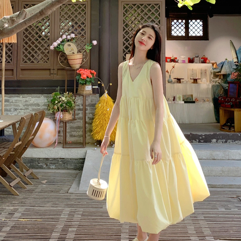 French temperament age-reducing V-neck sleeveless dress in summer high-end pleated loose vacation skirt