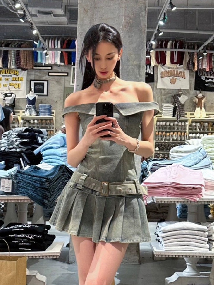 One-shoulder denim dress 2025 summer slimming and figure-hugging pleated short skirt bustier dress