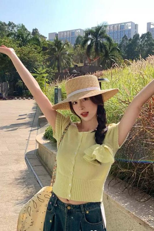 Round neck puff sleeve short sleeve knitted top for women 2025 spring new Korean sweet slim short sweater