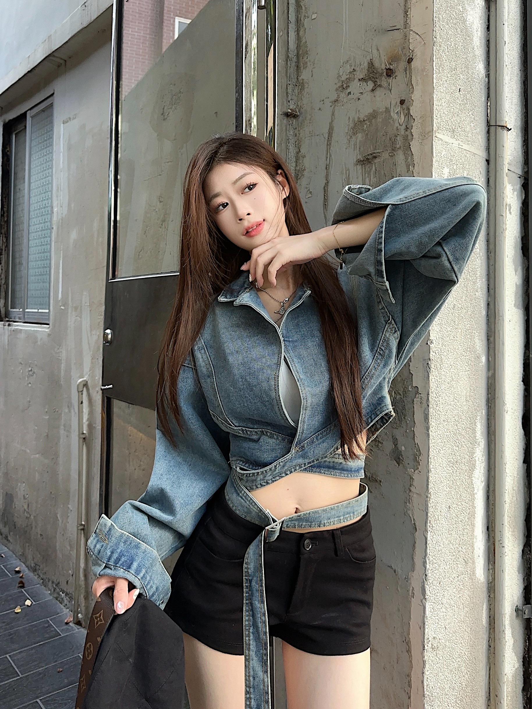 Real shot of European and Korean style suit collar tie waist wash water old versatile retro denim short jacket