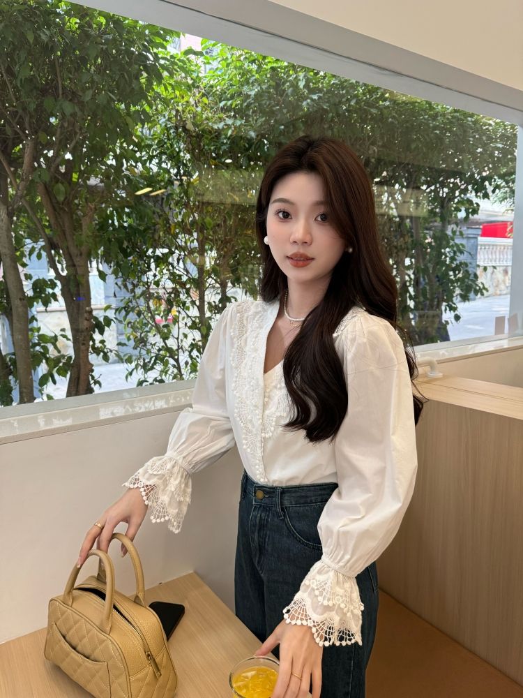 100% cotton French white spliced ​​lace lace shirt for women's design niche v-neck top
