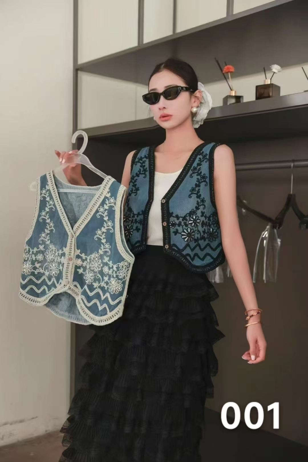 2025 Heavy Industry Hook Flower Embroidery Denim Back Vest for Women Spring and Autumn Design Sweet Youthful Layering Jacket