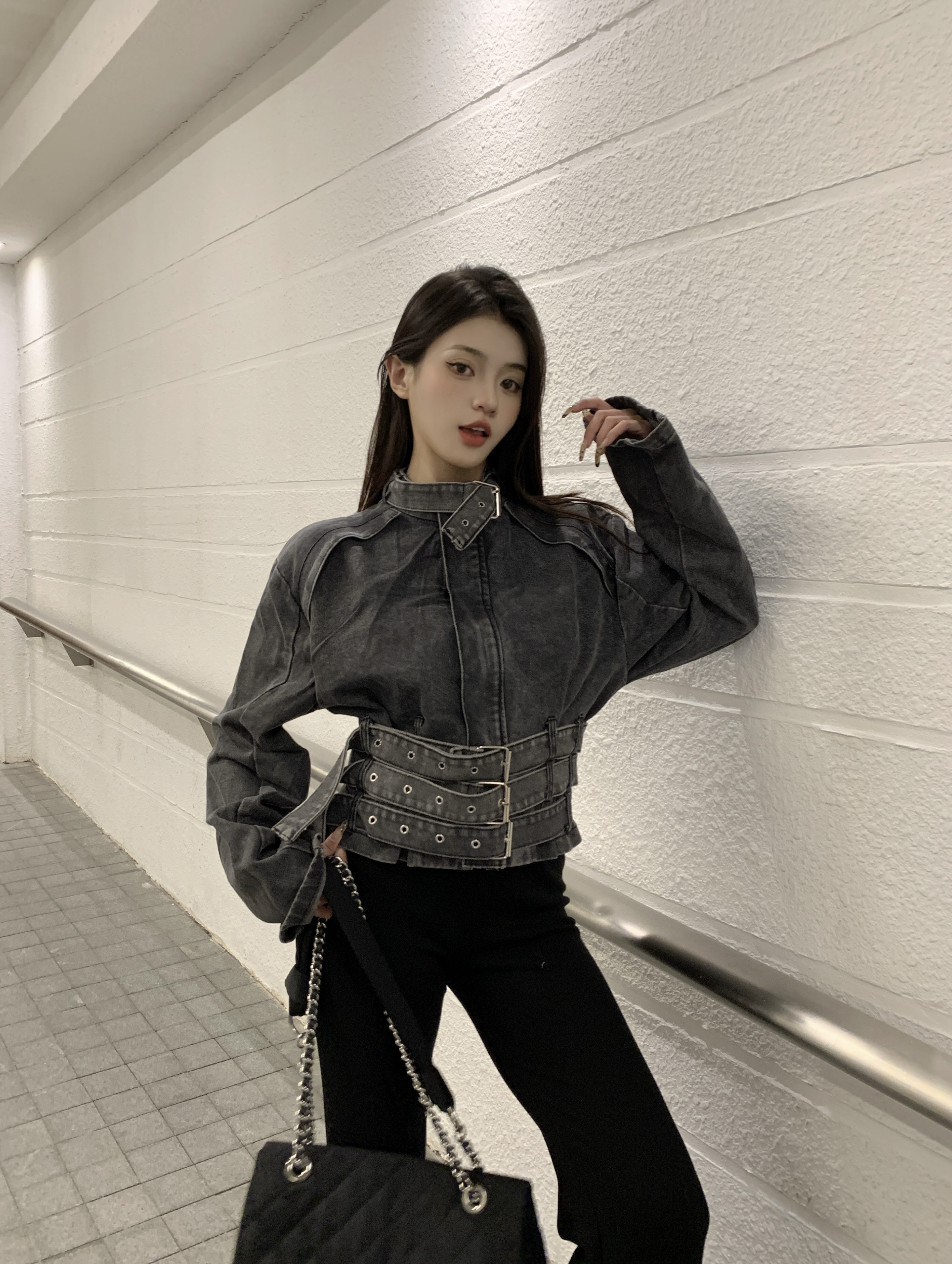 Real shot of Hong Kong style design early spring lapel cross-stack composite wear heavy industry waist lace denim short jacket