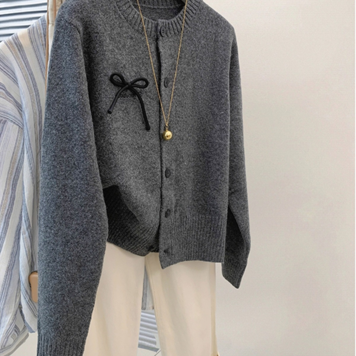 Grey bow knitted sweater cardigan for women spring, autumn and winter small knitted sweater jacket thick short top