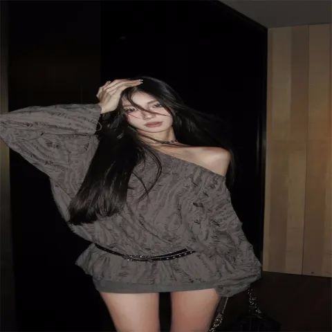 Gray ripped hollow T-shirt for women's autumn new long-sleeved loose lazy style one-shoulder cover top