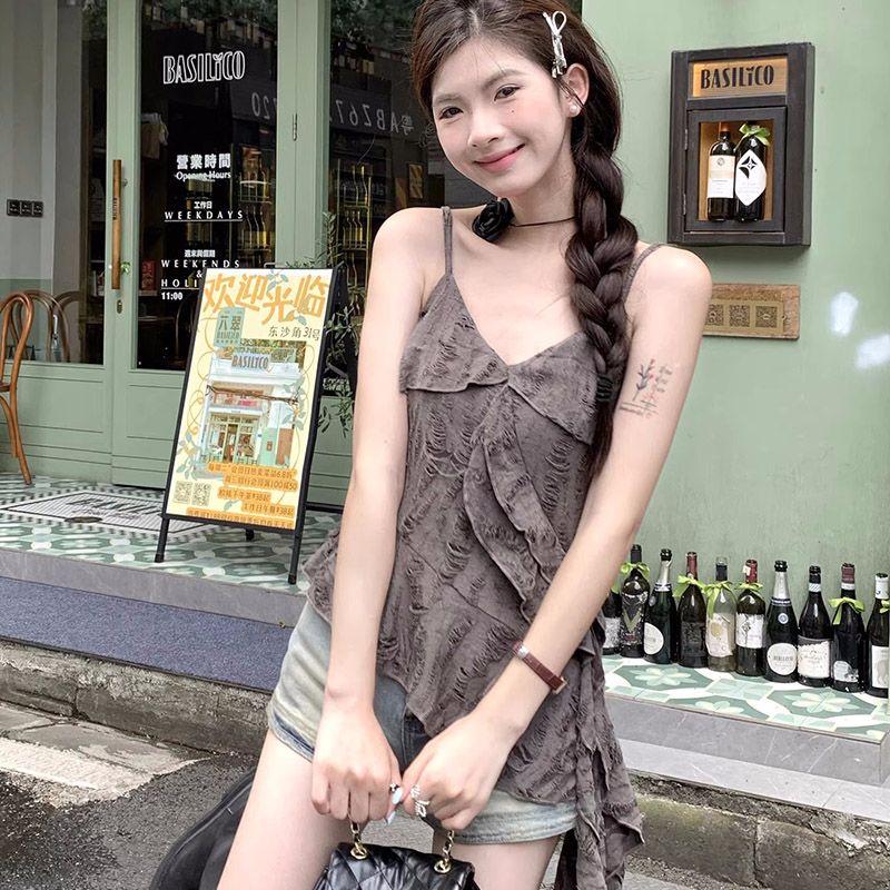 A particularly old hand-worn suspender vest for women with irregular ruffle splicing top