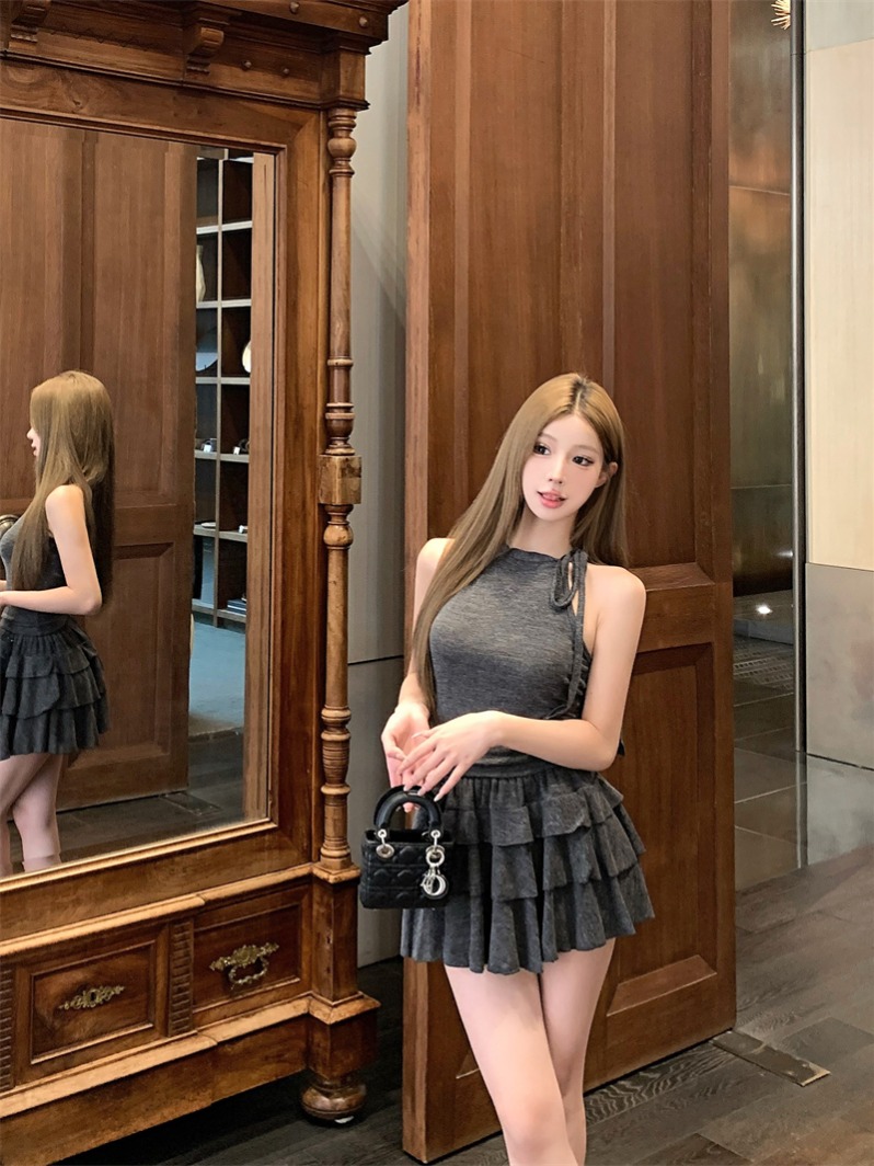 Real shot~Design-sensual niche sleeveless neck hanger top + ballet style cake skirt suit for women
