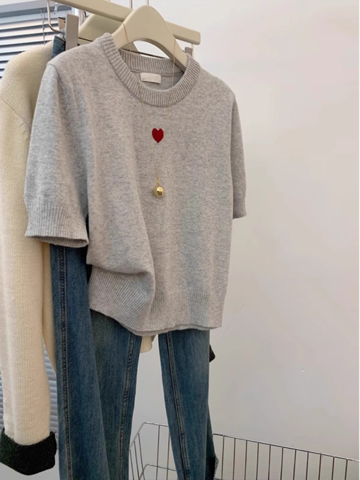 Fashionable gray round neck sweater short sleeve sweater top for women with short shoulder T-shirt underwear