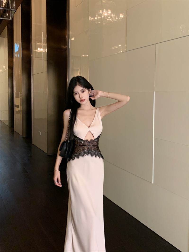 Real shot~Retro design sense and temperament hollow lace waist-hugging sexy hot girl suspender dress
