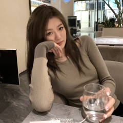 French Keyhole Square Collar Knit Top for Women Autumn/Winter Trendy Layering Contrast Color Close-Fitting Base Top Unique High-End Sensation Sweater