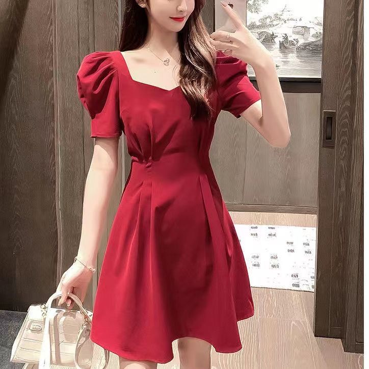 法式小心機露背方領泡泡袖紅色連衣裙女2025收腰顯瘦氣質減齡裙子