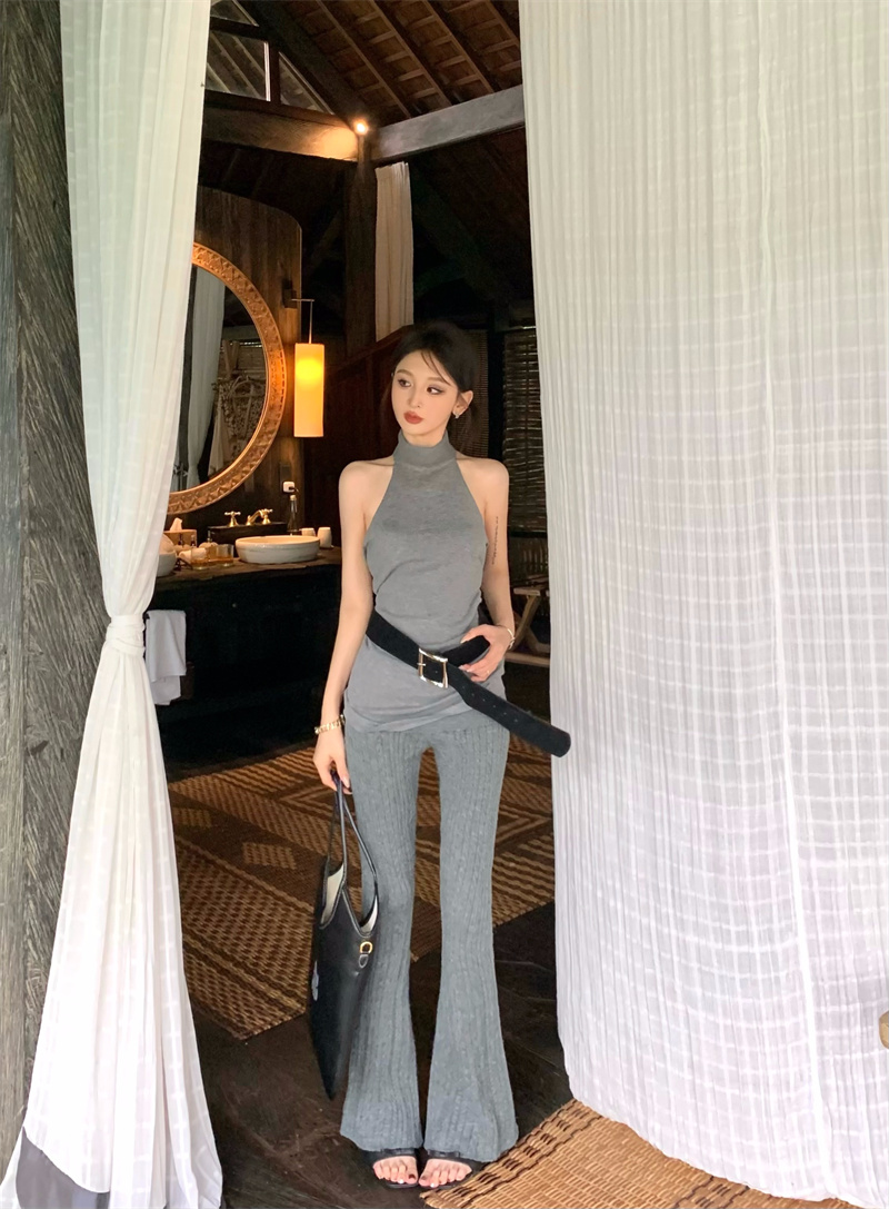 Real shot of fashionable retro temperament hot girl gray knitted top and pants set