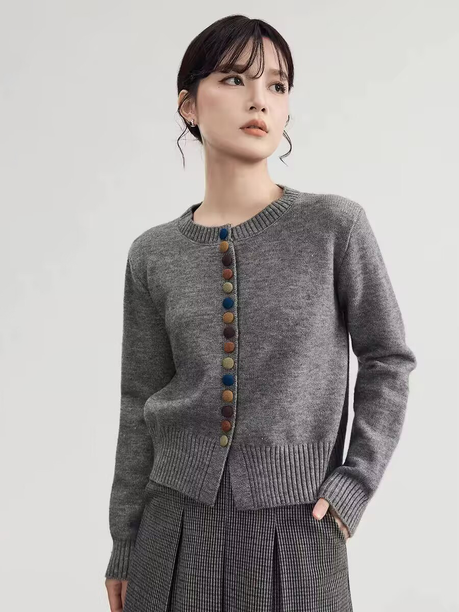 Round neck color button sweater cardigan jacket for women in spring loose outerwear unique beautiful sweater top