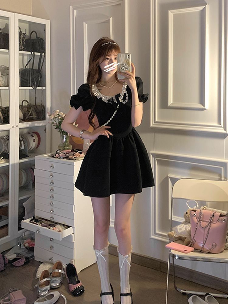 法式高級感赫本風千金感小黑裙女夏季小眾方領蝴蝶結泡泡袖連衣裙