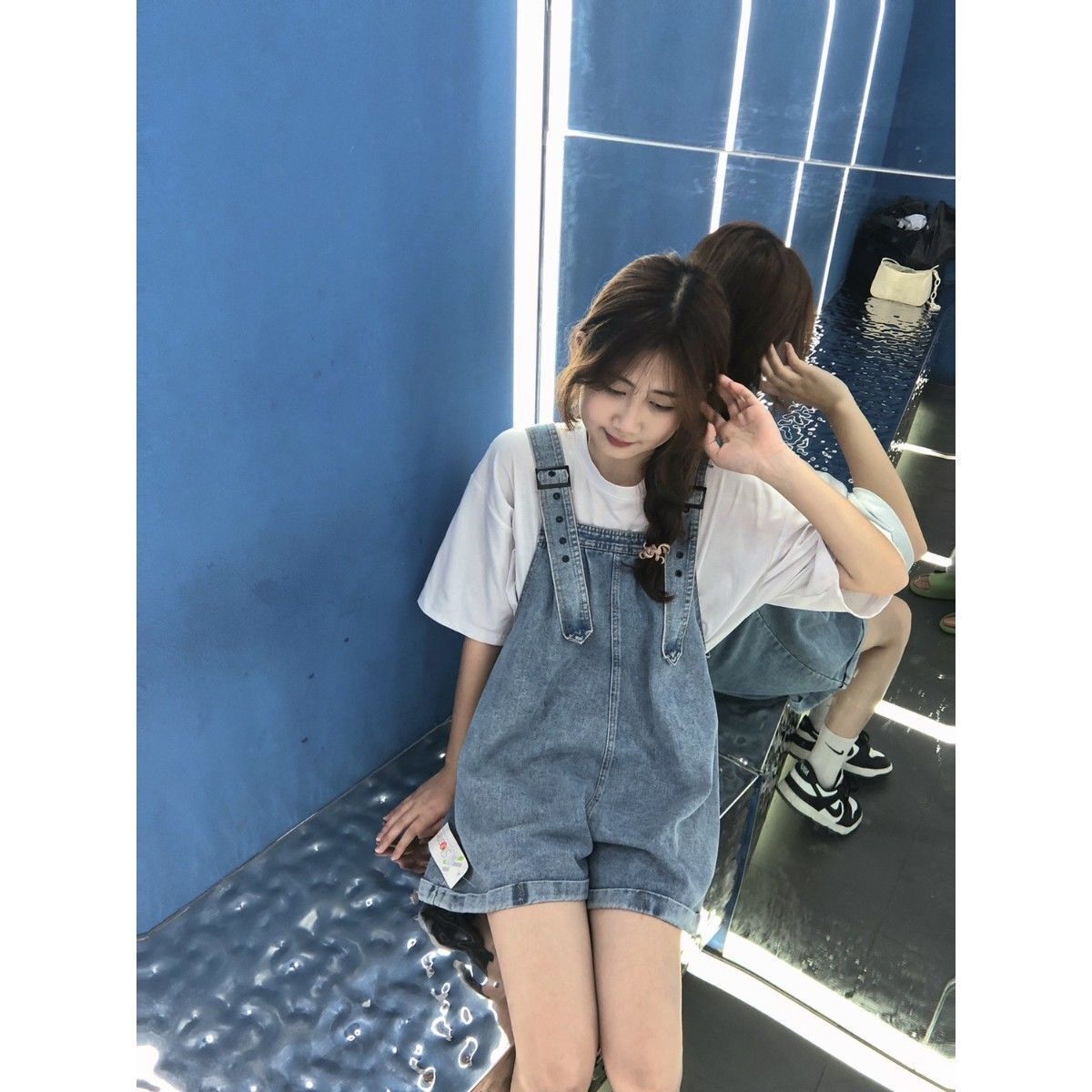 Denim overalls for women in summer 2025 new loose slim short wide-leg pants fashionable age-reducing small overalls
