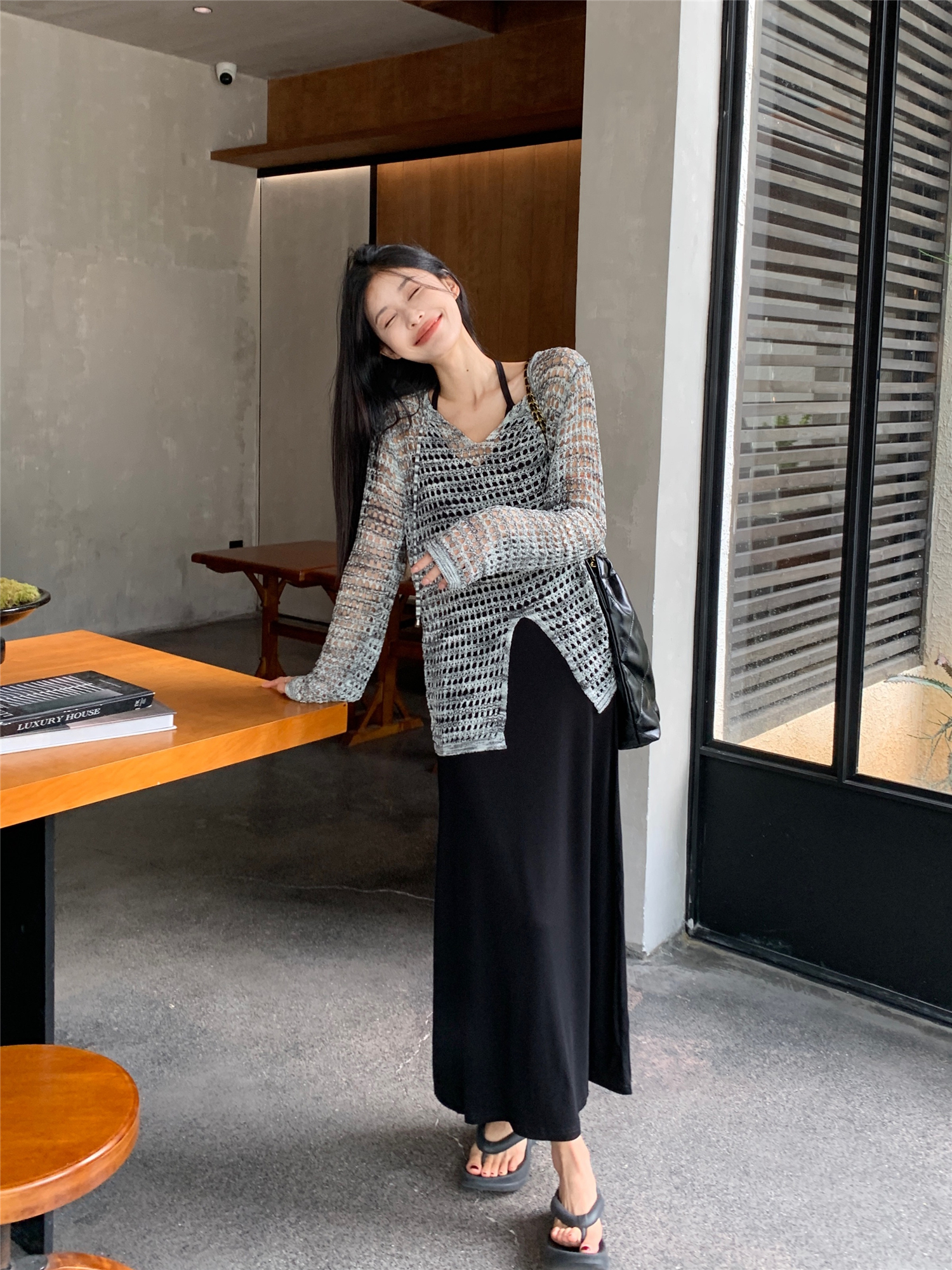 Real shot~ Temperament hollow loose long-sleeved sunscreen blouse knitted top + halter neck draped slim sling skirt