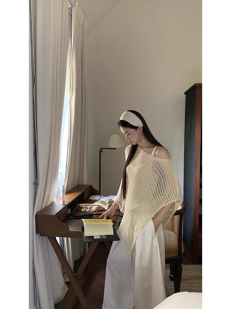Sunscreen blouse for women with unique and super good looking loose temperament hollow new top chic Korean knitted sweater