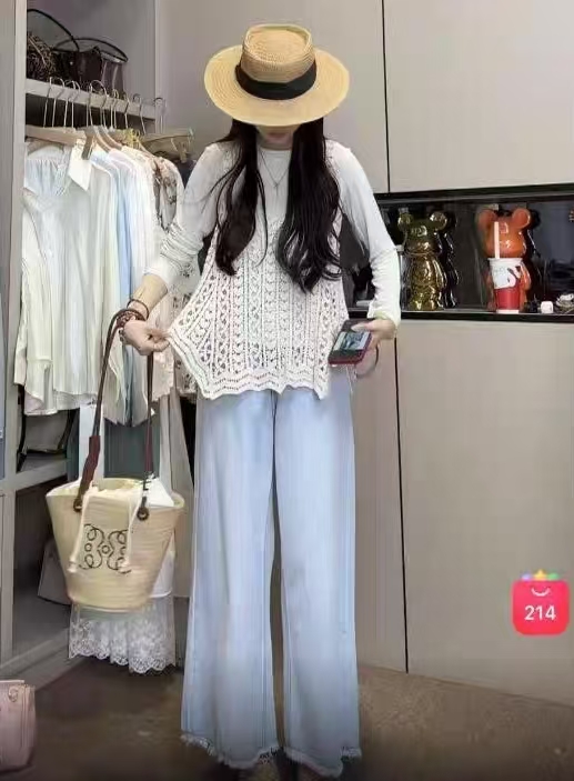 2025鈎花鏤空針織背心女夏外搭新款v領寬鬆波西米亞網紅吊帶上衣