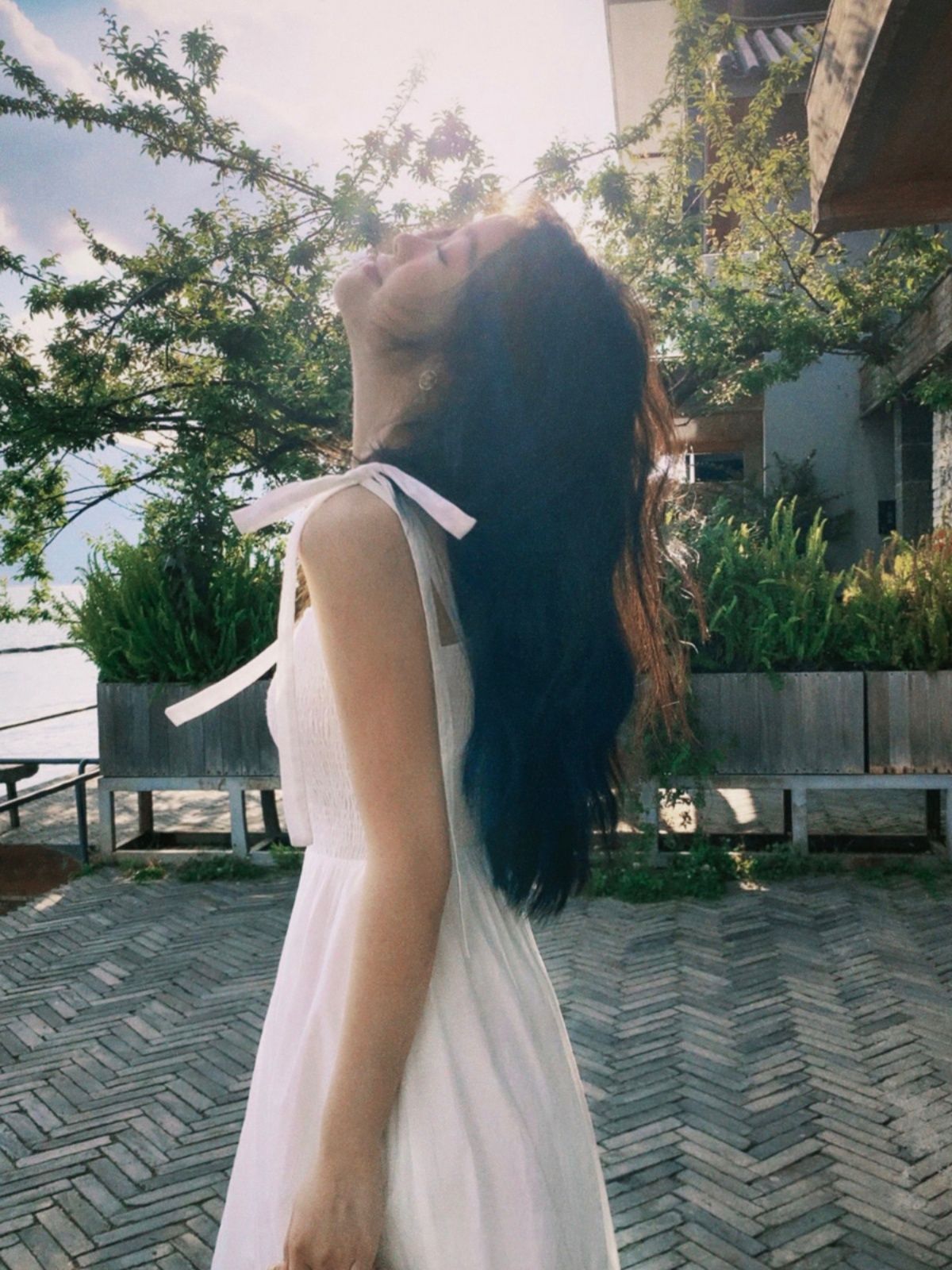 白色吊帶連衣裙女夏季法式氣質高級感修身a字抹胸長裙