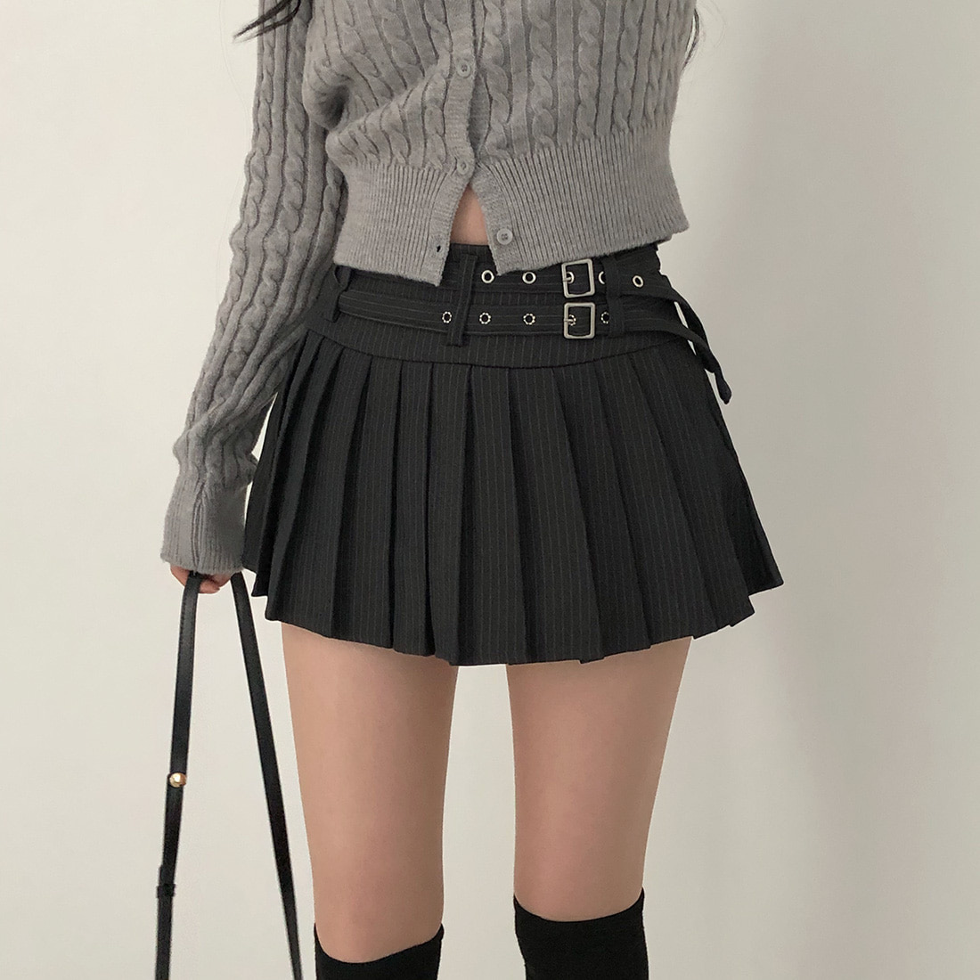 Korean chic spring new hot girl retro slim high waist anti-exposure double belt striped pleated skirt