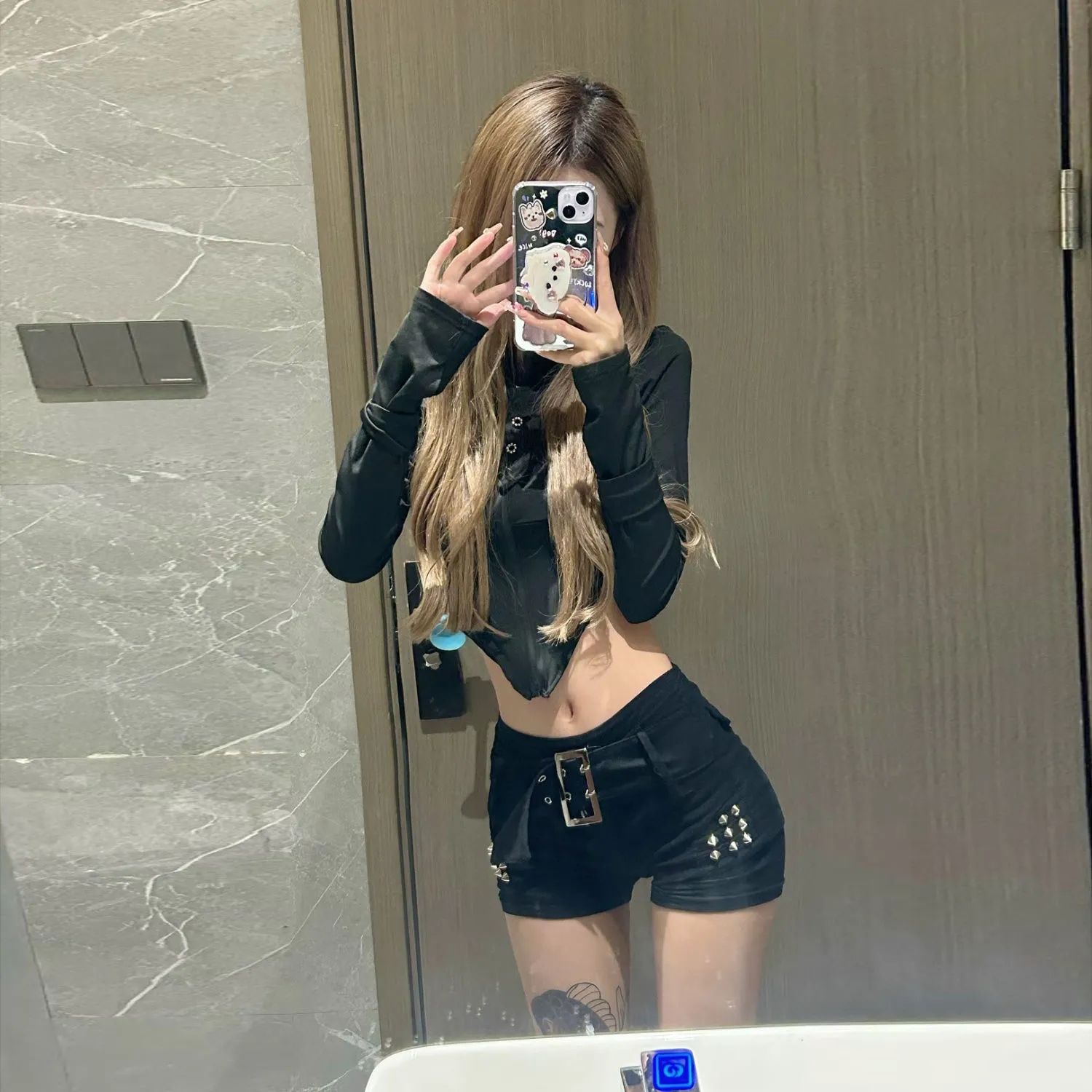 Internet celebrity sexy low-waist black denim shorts heavy-work rivet hot girl tight hot pants spring and summer wear shorts