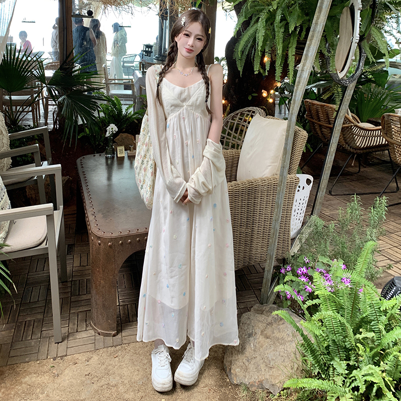 實拍~海邊度假v領碎花吊帶大碼連衣裙子春夏2025新款法式沙灘長裙