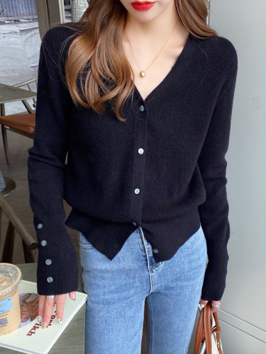 V-neck knitted cardigan jacket new women's inner bottom shirt spring and autumn thin loose top