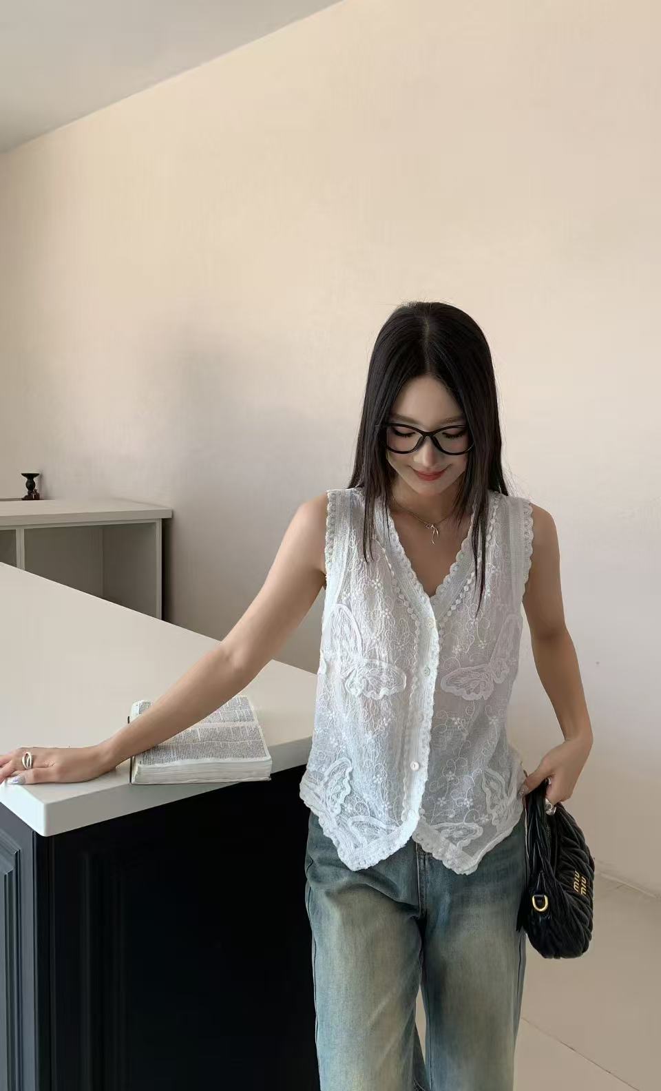 2025 Butterfly Pattern French Lace Edge V-neck Top with Backless Bodice and Front Button Design Layered Upper Garment