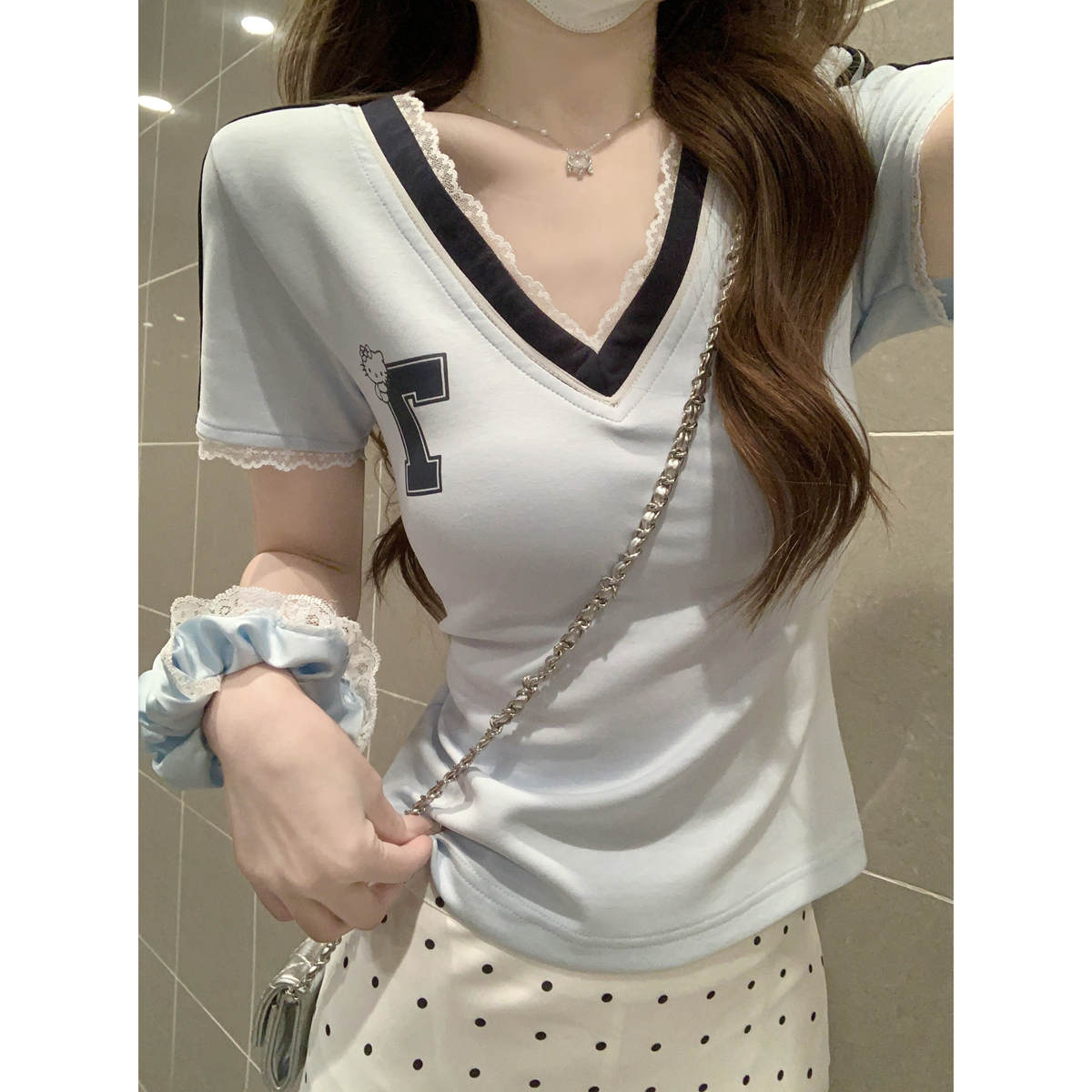 Real shot of summer Korean style slim lever contrasting color v-neck lace print age-reducing short-sleeved T-shirt top for women