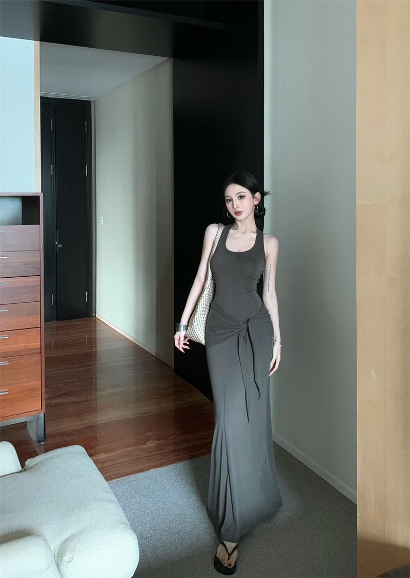 Real shot of fashionable pure and sexy hot girl U-neck slim fit and slim I-line vest dress