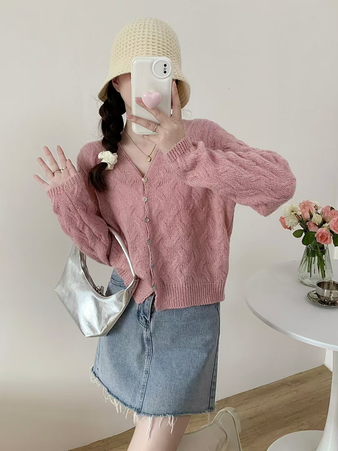 2025 Korean Style Gentle V-neck Knitted Cashmere Cardigan Spring and Summer New Lazy Solid Color Small Coat 