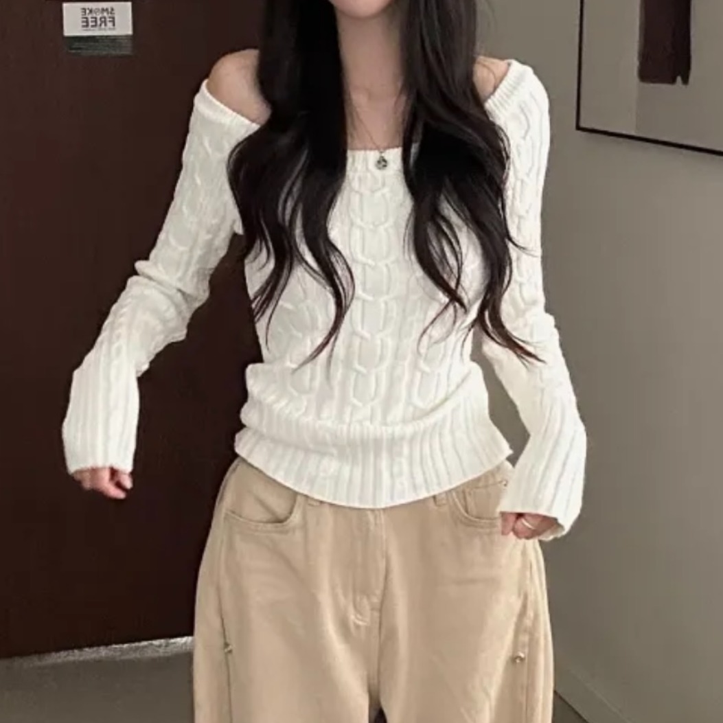 Korean chic mostly wears off-shoulder one-length neckline twisted slim long sleeve knitted top