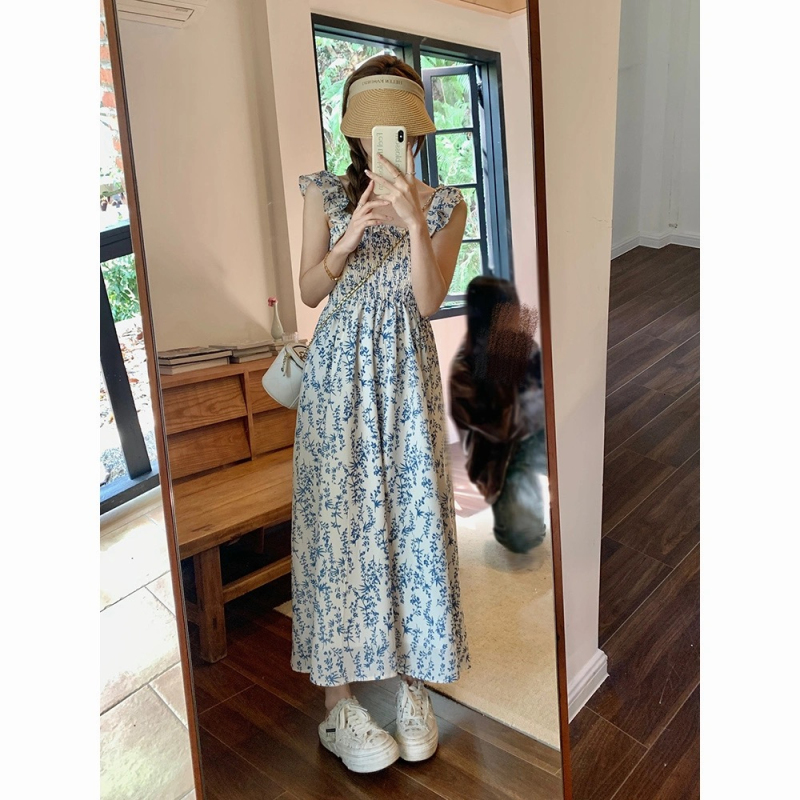Fresh blue floral suspender skirt sweet waist-hugging slim strapless skirt small flying sleeve vacation long skirt dress 77
