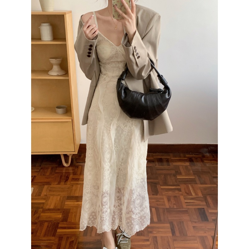 French lace suspender dress for women in summer waist-hugging temperament beautiful fairy skirt sexy vacation long skirt
