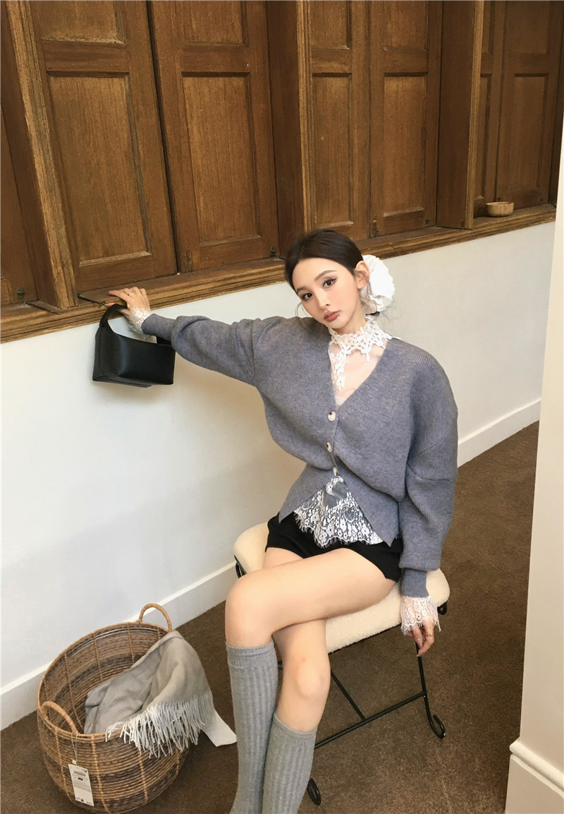 Real shot French gentle and fashionable V-neck high-end knitted sweater cardigan + lace base top set