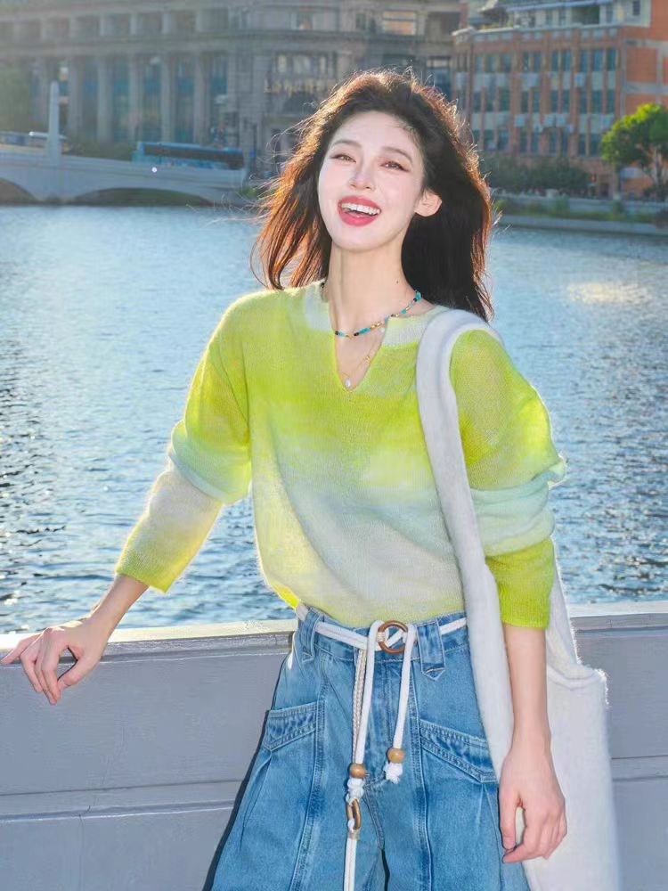 Korean style fashionable high-end gradient long-sleeved sweater for women new slim and versatile versatile V-neck top