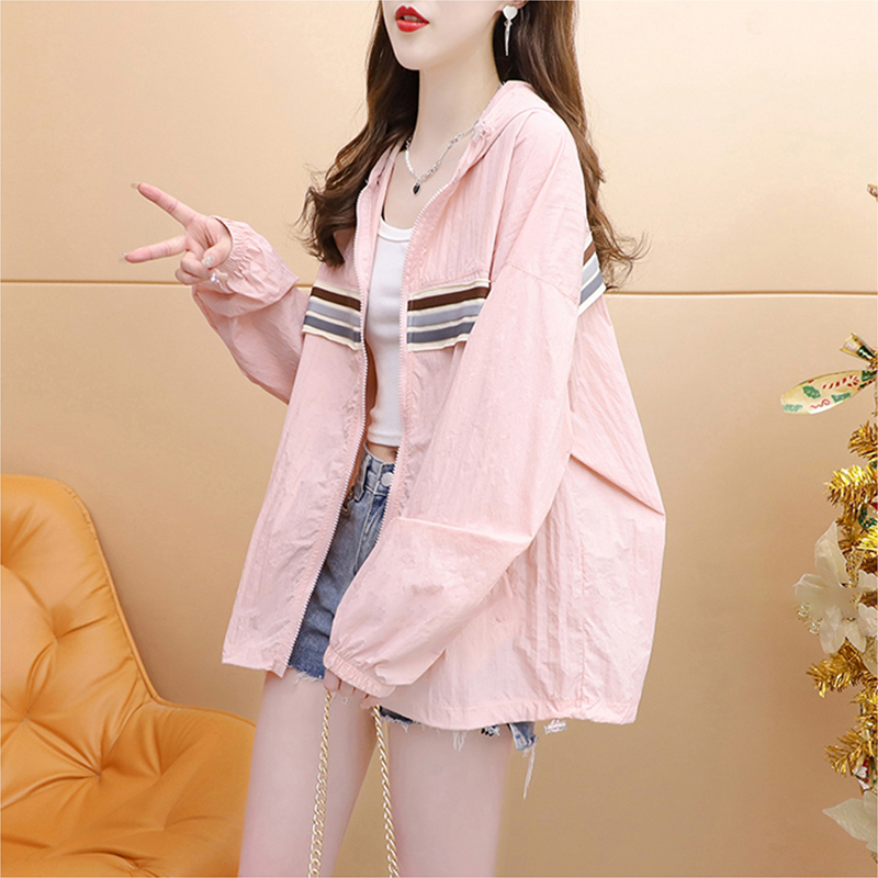 Official photo of polyester 2025 summer thin hooded sun protection jacket for women loose long-sleeved top